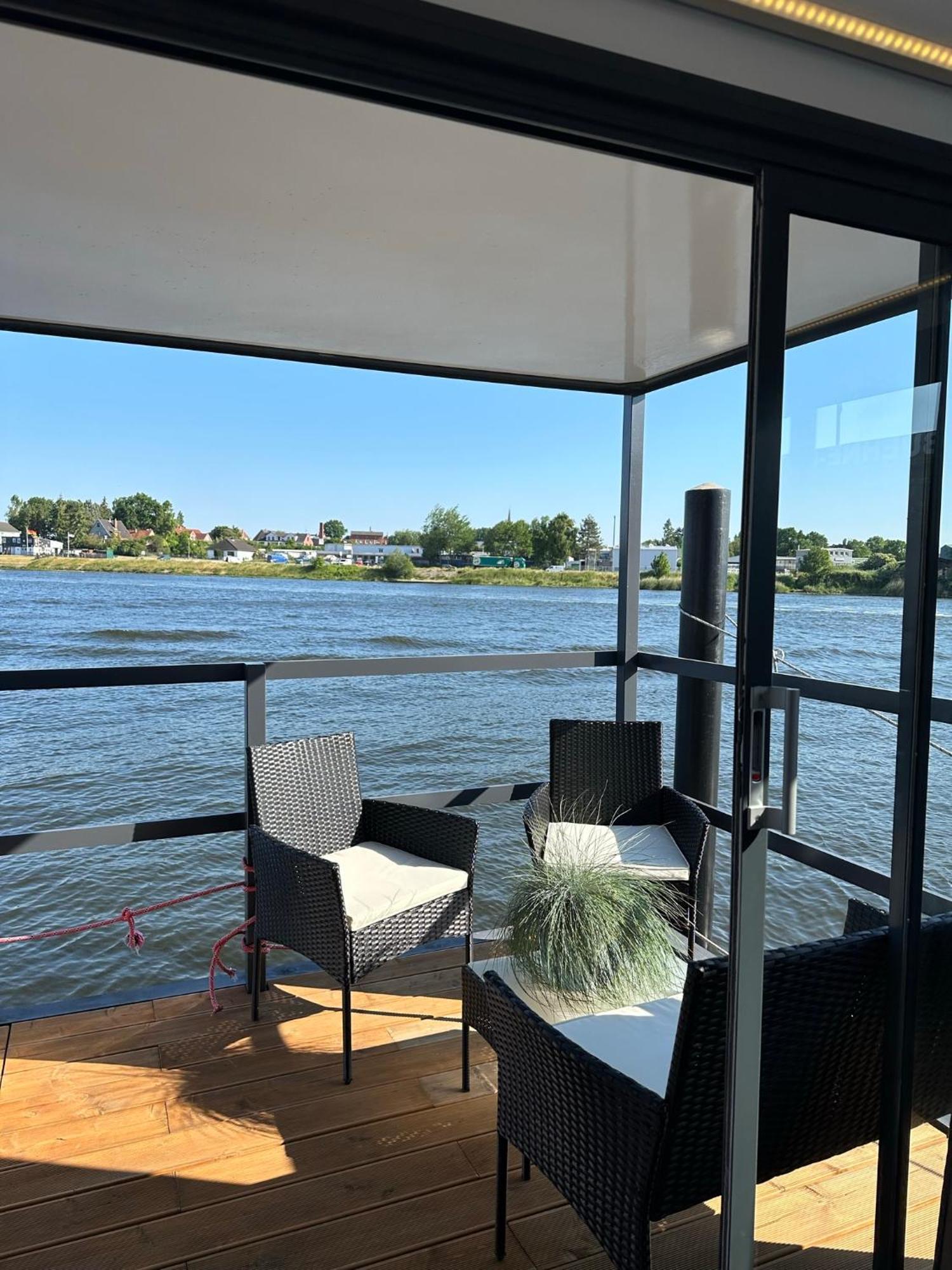 Апартаменты Premium Hausboot Trave Traum Любек Экстерьер фото