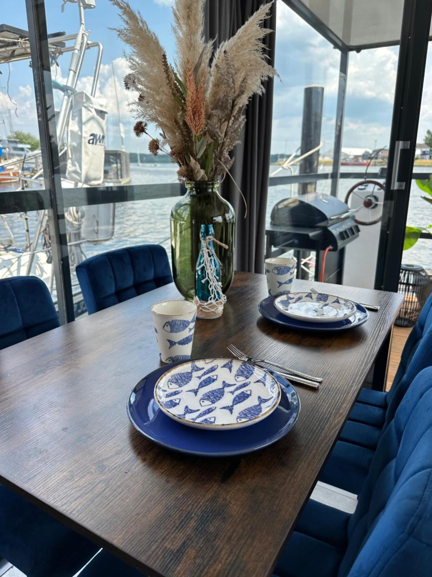 Апартаменты Premium Hausboot Trave Traum Любек Экстерьер фото
