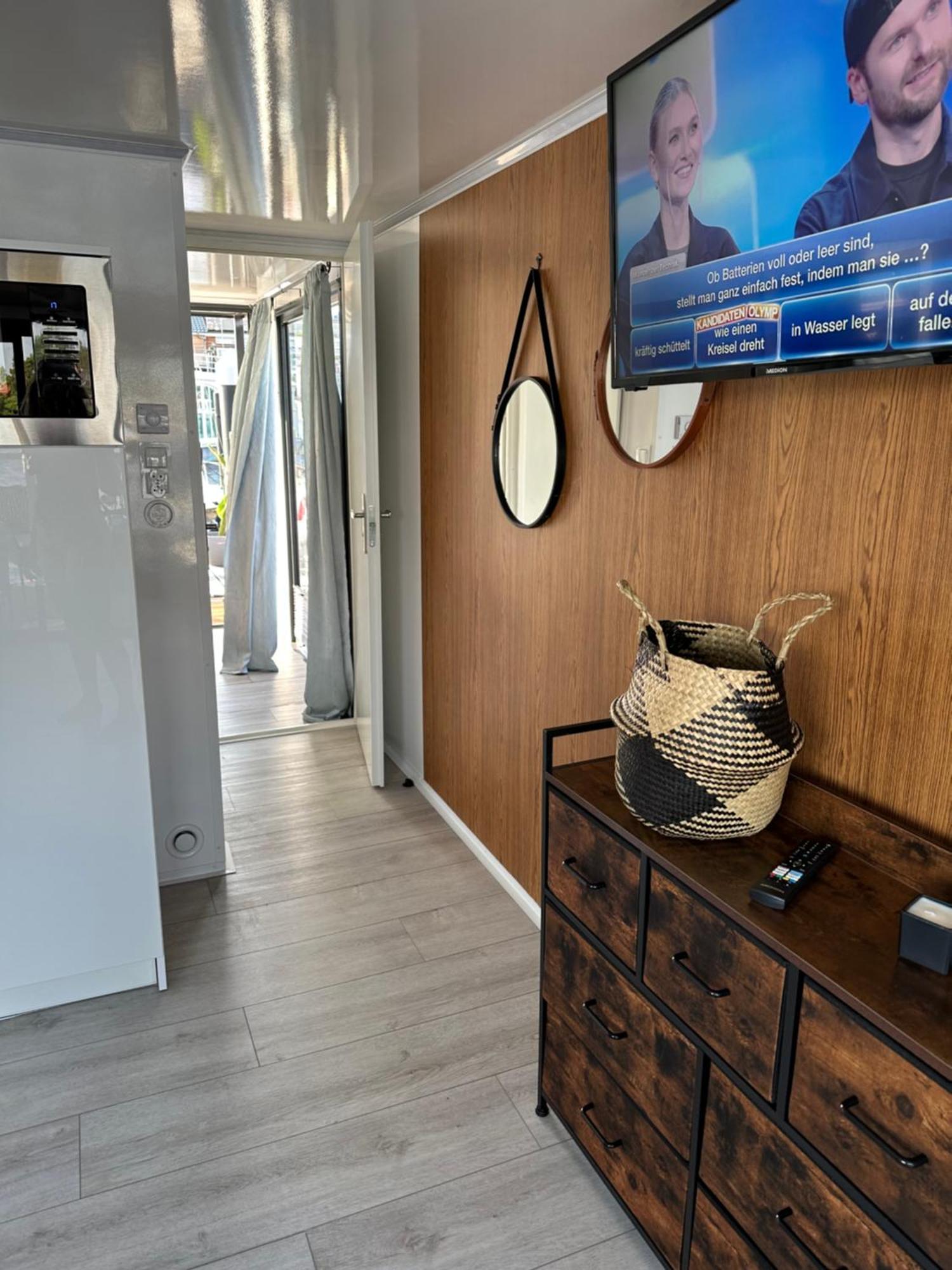 Апартаменты Premium Hausboot Trave Traum Любек Экстерьер фото