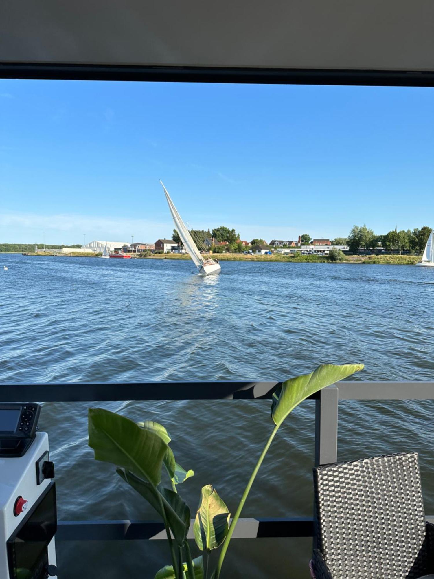 Апартаменты Premium Hausboot Trave Traum Любек Экстерьер фото