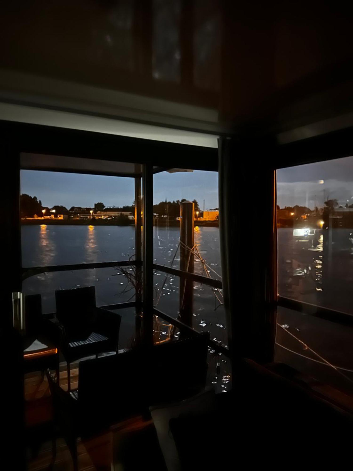 Апартаменты Premium Hausboot Trave Traum Любек Экстерьер фото