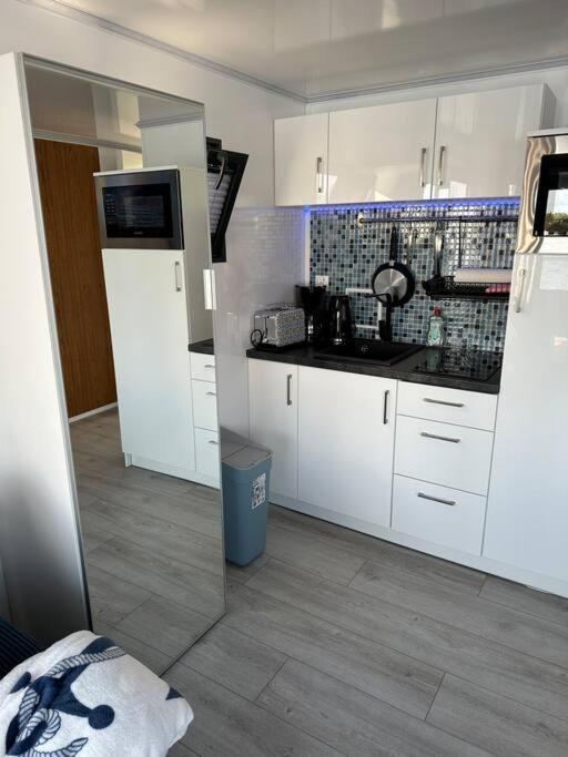 Апартаменты Premium Hausboot Trave Traum Любек Экстерьер фото