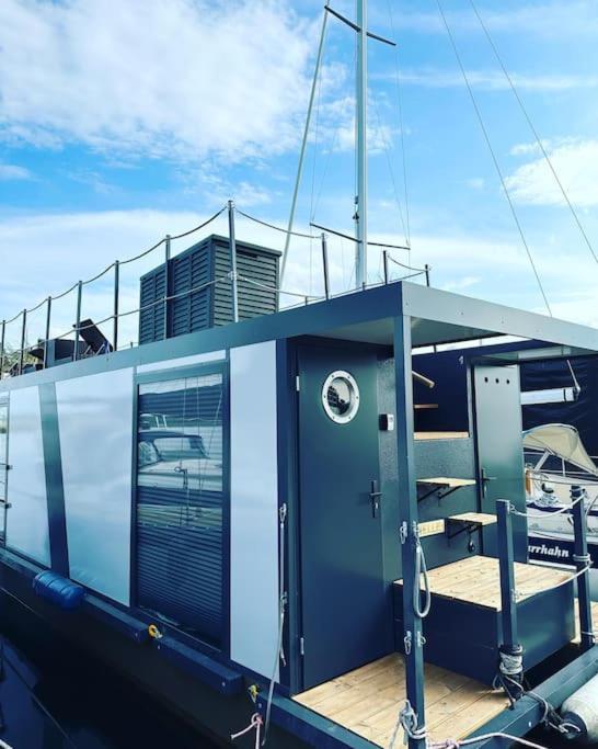Апартаменты Premium Hausboot Trave Traum Любек Экстерьер фото
